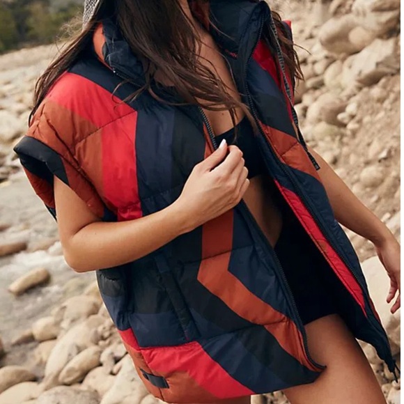 Free People Puffer Vest In a bubble Printed Vest Colorblock Print Size S NWT - Picture 4 of 17